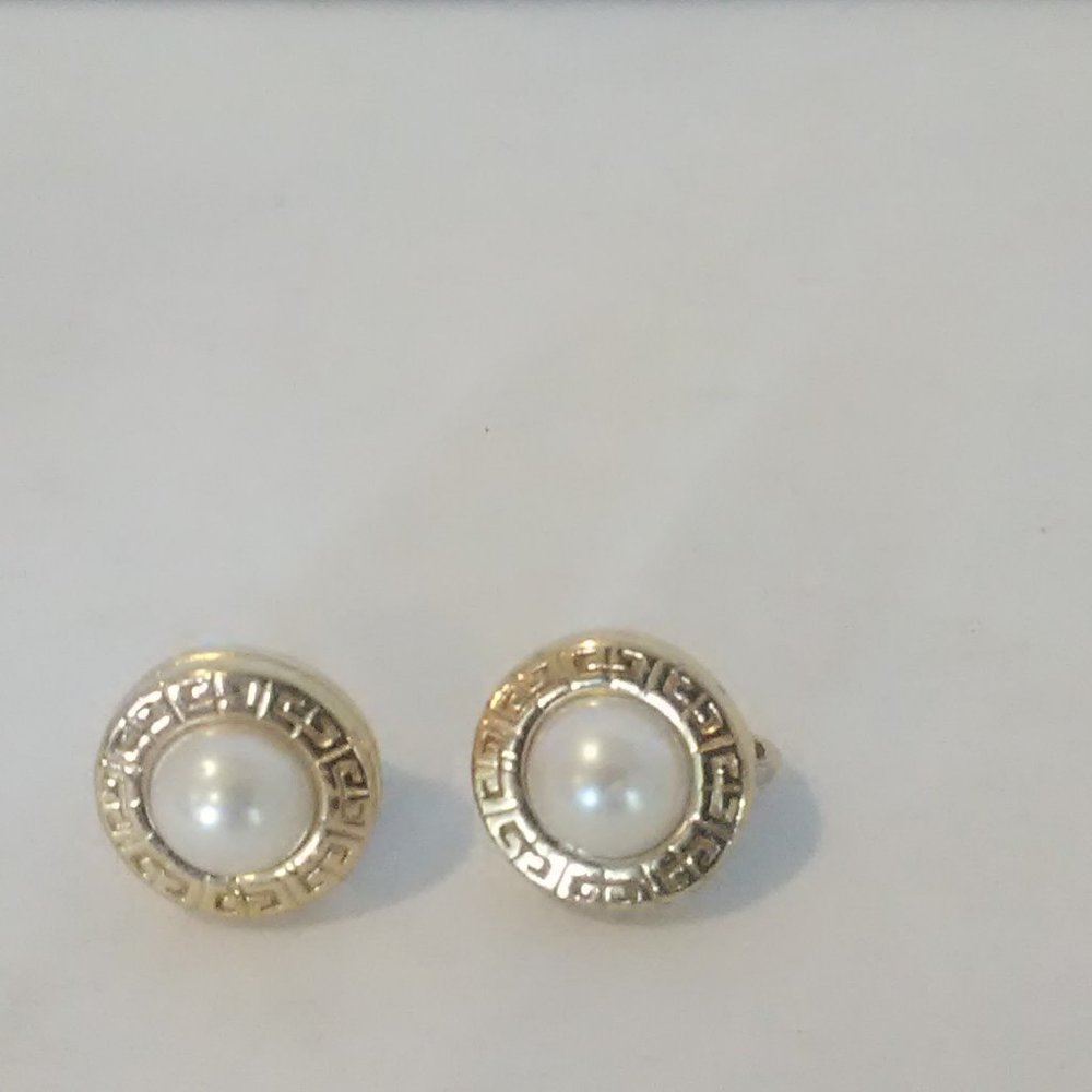 Givenchy Classic Round Pearl Clip Earrings